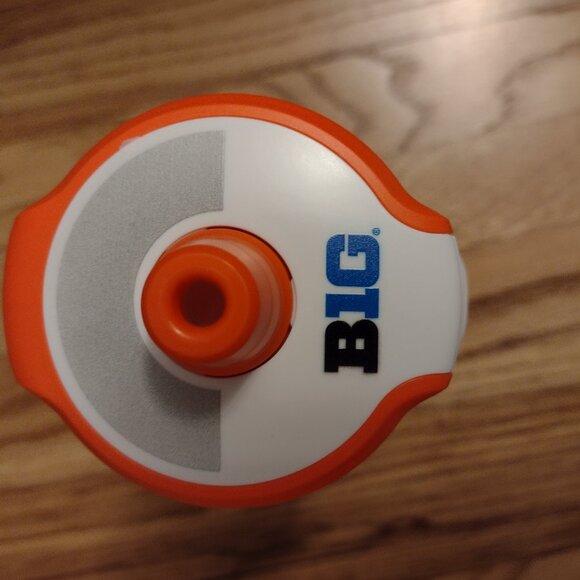 New with tags Gatorade Big 10 Bottle and New Gatorade Towel - Picture 5 of 14